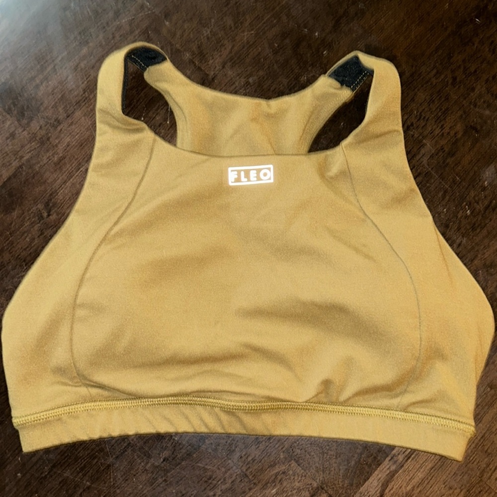 Fleo Women's High-Neck Sports Bra - Mustard